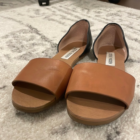 Steve Madden 2 Toned Sandals - Picture 2 of 9